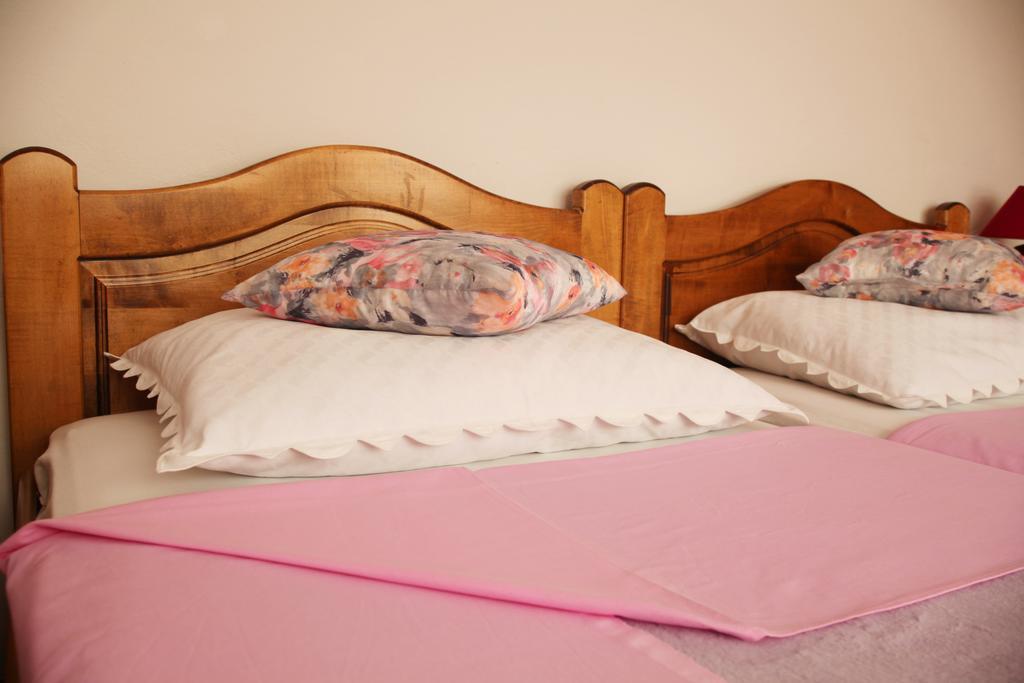 Rooms Markovic Оточац Екстер'єр фото