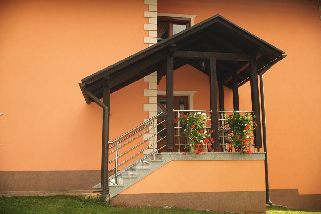 Rooms Markovic Оточац Екстер'єр фото
